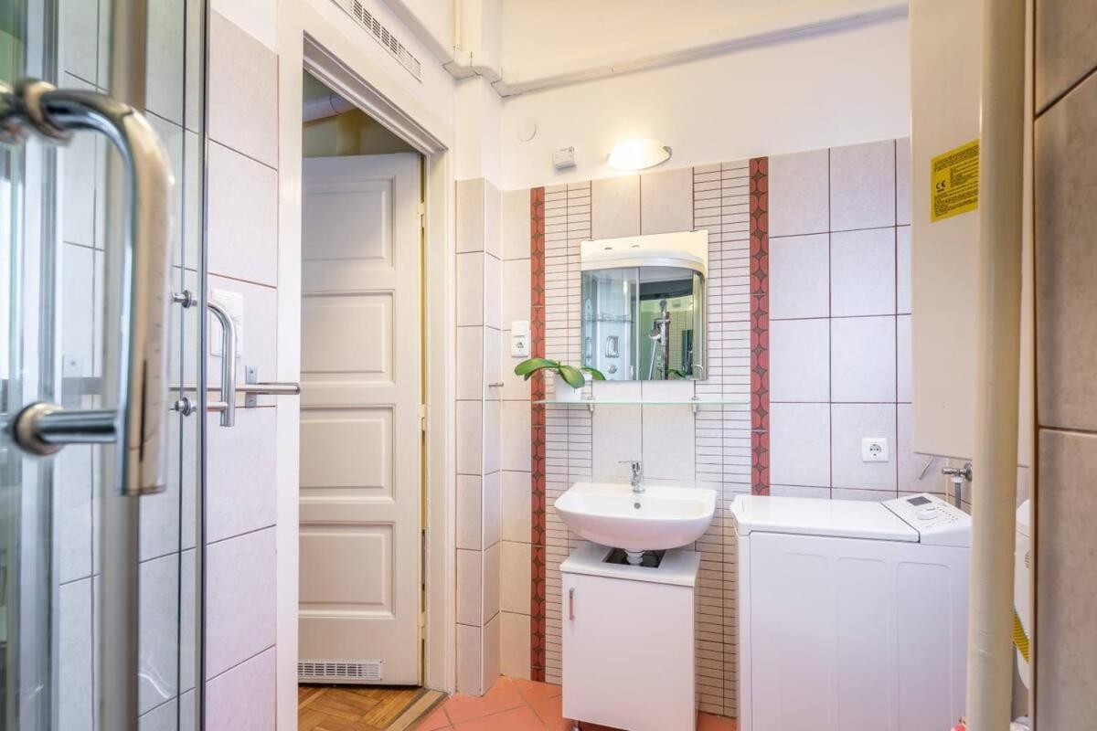 Vamhaz Boulevard Apartment Budapest
