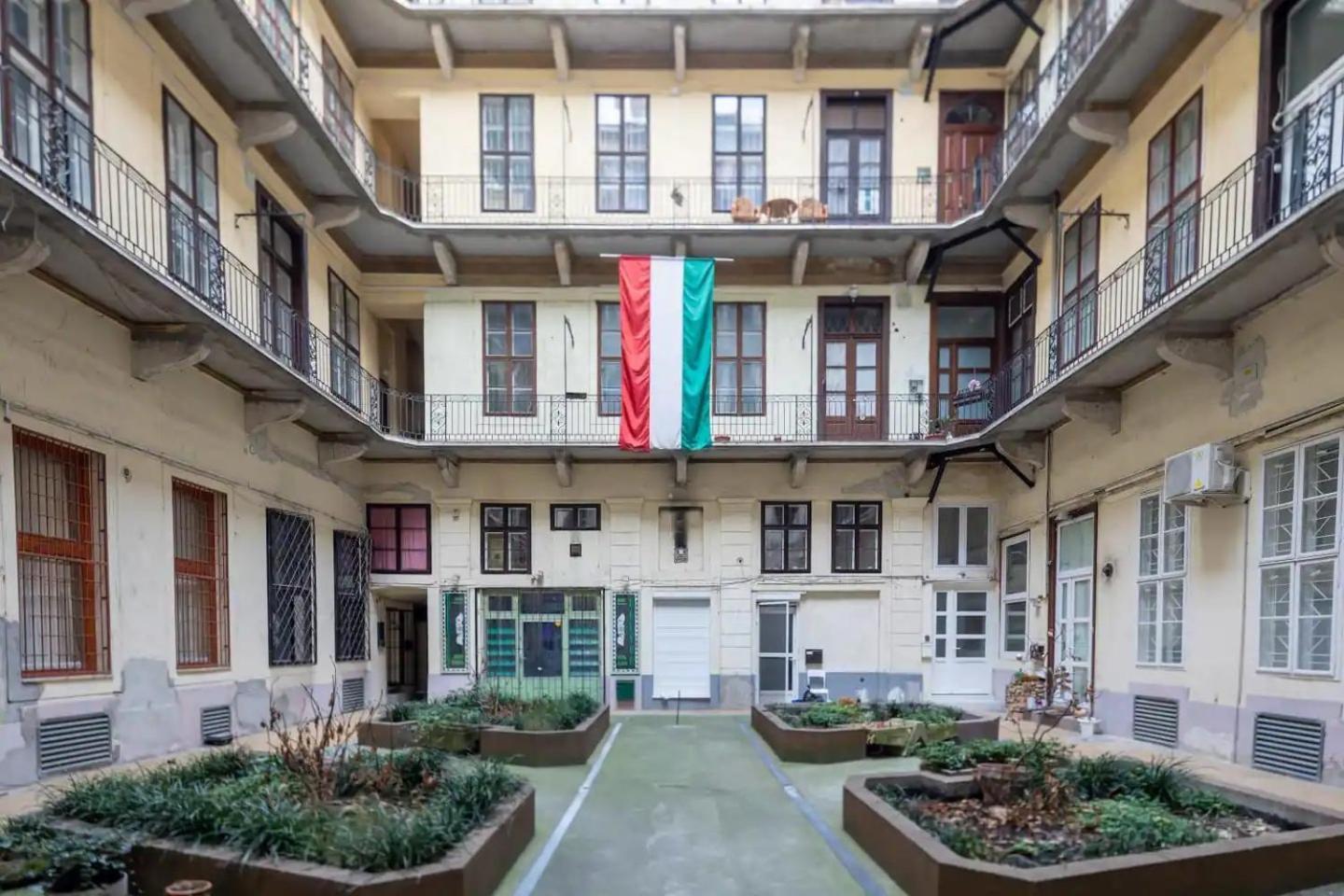 Vamhaz Boulevard Apartment