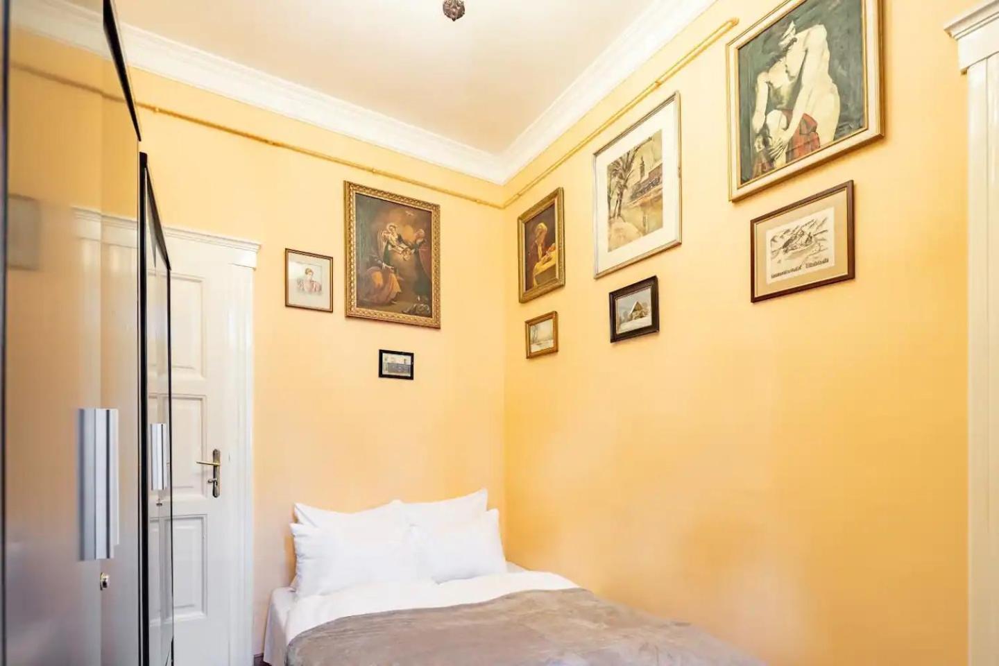 Vamhaz Boulevard Apartment Budapest